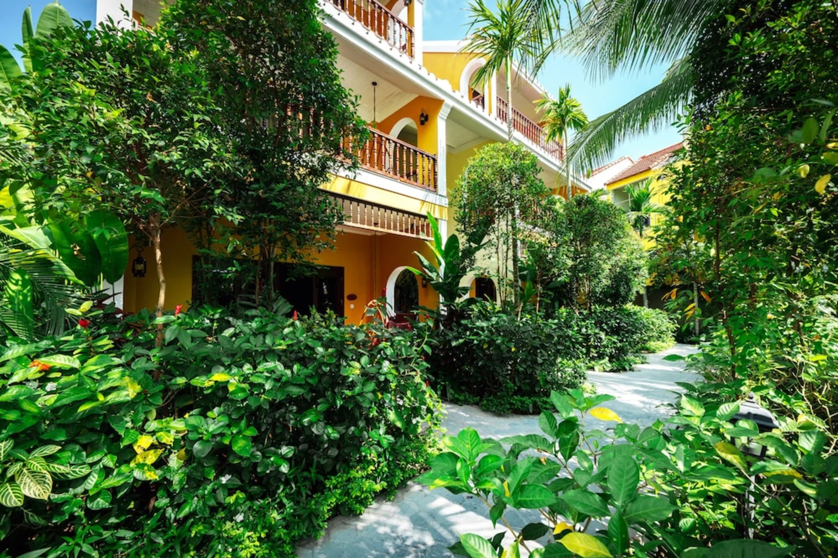 Classic Wing deluxe room with balcony seating