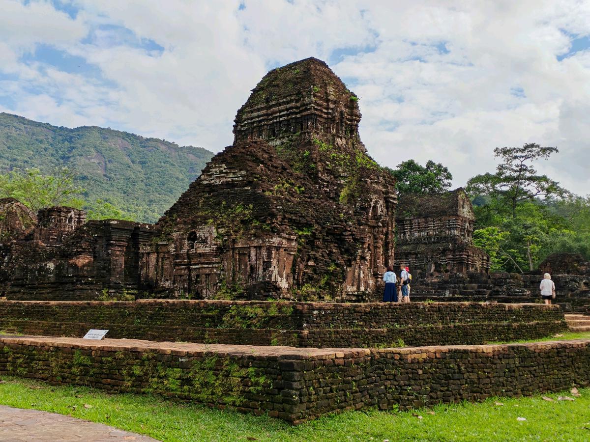 Sunset boat ride on Thu Bồn River