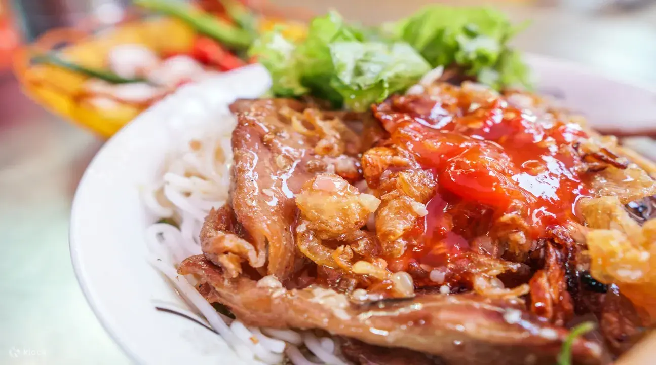 Scooter food tour with áo dài riders in Hội An